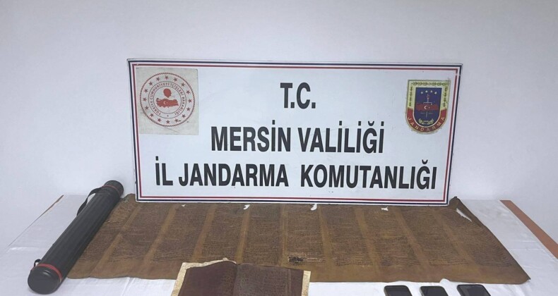 Mersin’de tarihi eser operasyonu: Tevrat ve el yazması eser ele geçirildi