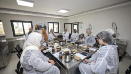 MERSİN’DE KADIN ÜRETİCİLERE BİTKİ ÇAYI EĞİTİMİ