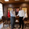SİLİFKE KAYMAKAMI ASLANER ŞALVAR GİYİP KASKET TAKTI, ÇİFTÇİLERİN GÜNÜNÜ KUTLADI