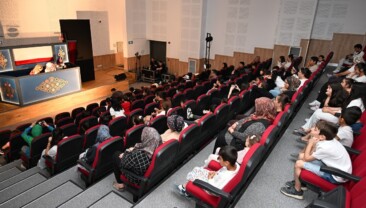 MERSİN BÜYÜKŞEHİR BELEDİYESİNDEN ÇOCUKLARA KUKLALI TİYATRO SÜRPRİZİ