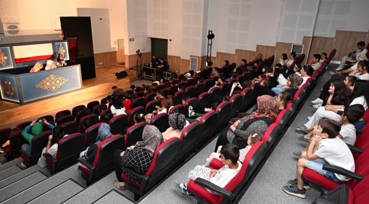 MERSİN BÜYÜKŞEHİR BELEDİYESİNDEN ÇOCUKLARA KUKLALI TİYATRO SÜRPRİZİ